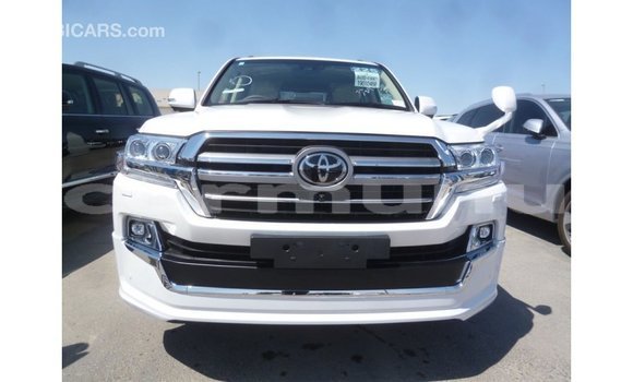 Acheter Import Voiture Toyota Land Cruiser Blanc à Import - Dubai, Région de la Bouenza Acheter Import Voiture Toyota Land Cruiser Blanc à Import - Dubai, Région de la Bouenza