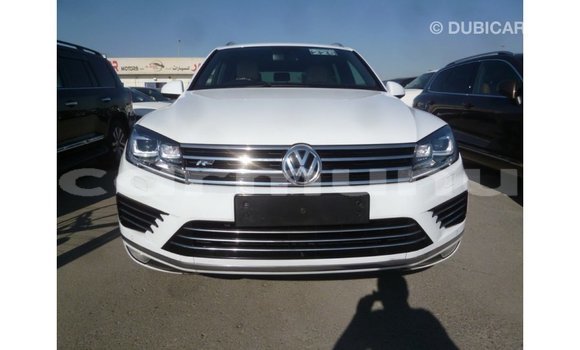 Acheter Import Voiture Volkswagen Touareg Blanc à Import - Dubai, Région de la Bouenza Acheter Import Voiture Volkswagen Touareg Blanc à Import - Dubai, Région de la Bouenza