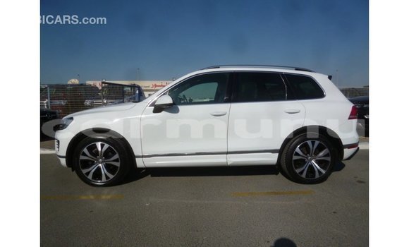 Acheter Import Voiture Volkswagen Touareg Blanc à Import - Dubai, Région de la Bouenza Acheter Import Voiture Volkswagen Touareg Blanc à Import - Dubai, Région de la Bouenza