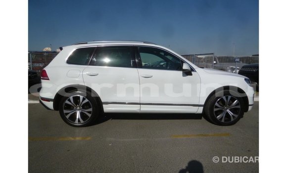 Acheter Import Voiture Volkswagen Touareg Blanc à Import - Dubai, Région de la Bouenza Acheter Import Voiture Volkswagen Touareg Blanc à Import - Dubai, Région de la Bouenza