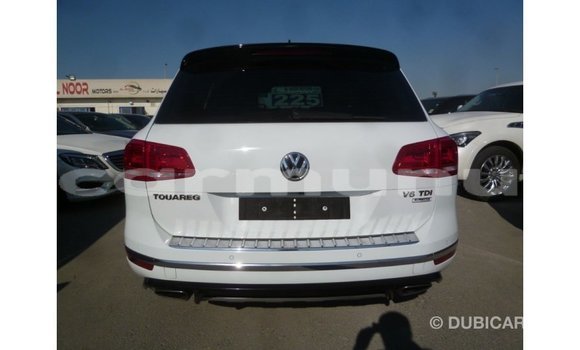 Acheter Import Voiture Volkswagen Touareg Blanc à Import - Dubai, Région de la Bouenza Acheter Import Voiture Volkswagen Touareg Blanc à Import - Dubai, Région de la Bouenza