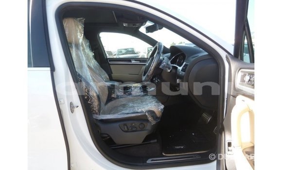 Acheter Import Voiture Volkswagen Touareg Blanc à Import - Dubai, Région de la Bouenza Acheter Import Voiture Volkswagen Touareg Blanc à Import - Dubai, Région de la Bouenza