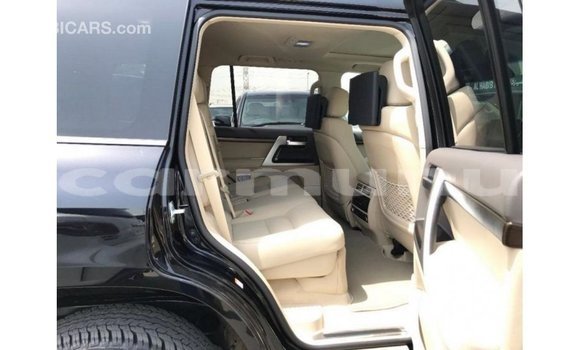 Buy Import Toyota Land Cruiser Black Car in Import - Dubai in Region of Bouenza Buy Import Toyota Land Cruiser Black Car in Import - Dubai in Region of Bouenza