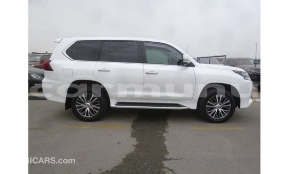 Acheter Import Voiture Lexus LX Blanc à Import - Dubai, Région de la Bouenza Acheter Import Voiture Lexus LX Blanc à Import - Dubai, Région de la Bouenza