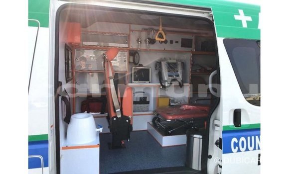 Acheter Import Voiture Toyota Hiace Blanc à Import - Dubai, Région de la Bouenza Acheter Import Voiture Toyota Hiace Blanc à Import - Dubai, Région de la Bouenza