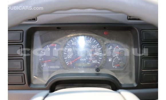 Acheter Import Voiture Mitsubishi Carisma Blanc à Import - Dubai, Région de la Bouenza