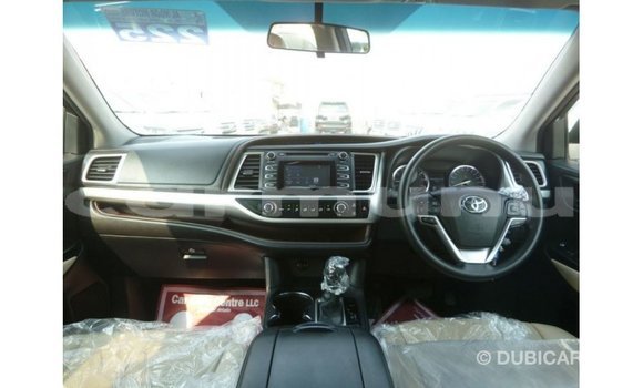 Buy Import Toyota Kluger White Car in Import - Dubai in Region of Bouenza Buy Import Toyota Kluger White Car in Import - Dubai in Region of Bouenza