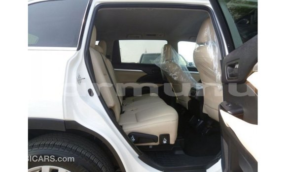 Buy Import Toyota Kluger White Car in Import - Dubai in Region of Bouenza Buy Import Toyota Kluger White Car in Import - Dubai in Region of Bouenza