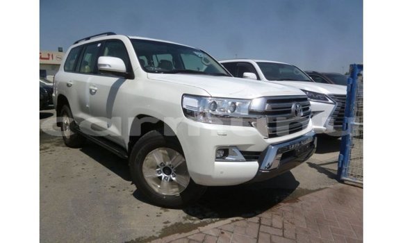 Acheter Import Voiture Toyota Land Cruiser Blanc à Import - Dubai, Région de la Bouenza Acheter Import Voiture Toyota Land Cruiser Blanc à Import - Dubai, Région de la Bouenza