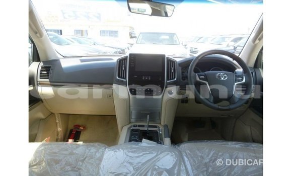 Acheter Import Voiture Toyota Land Cruiser Blanc à Import - Dubai, Région de la Bouenza Acheter Import Voiture Toyota Land Cruiser Blanc à Import - Dubai, Région de la Bouenza