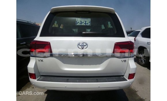 Acheter Import Voiture Toyota Land Cruiser Blanc à Import - Dubai, Région de la Bouenza Acheter Import Voiture Toyota Land Cruiser Blanc à Import - Dubai, Région de la Bouenza