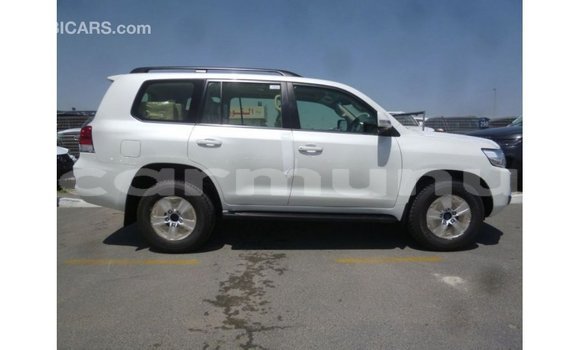 Acheter Import Voiture Toyota Land Cruiser Blanc à Import - Dubai, Région de la Bouenza Acheter Import Voiture Toyota Land Cruiser Blanc à Import - Dubai, Région de la Bouenza