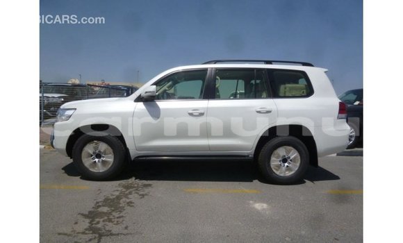 Acheter Import Voiture Toyota Land Cruiser Blanc à Import - Dubai, Région de la Bouenza Acheter Import Voiture Toyota Land Cruiser Blanc à Import - Dubai, Région de la Bouenza