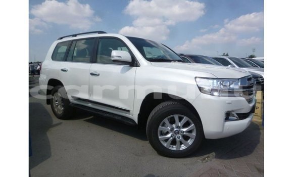 Buy Import Toyota Land Cruiser White Car in Import - Dubai in Region of Bouenza Buy Import Toyota Land Cruiser White Car in Import - Dubai in Region of Bouenza