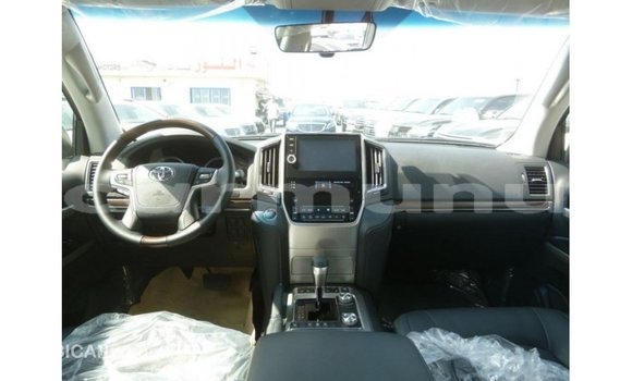 Buy Import Toyota Land Cruiser White Car in Import - Dubai in Region of Bouenza Buy Import Toyota Land Cruiser White Car in Import - Dubai in Region of Bouenza