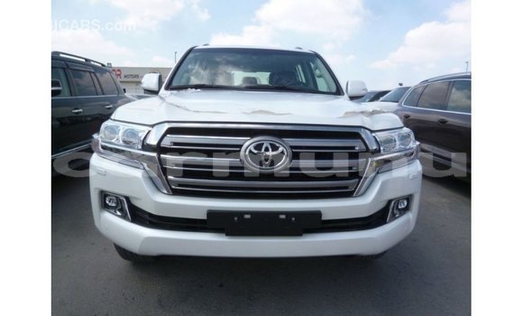 Buy Import Toyota Land Cruiser White Car in Import - Dubai in Region of Bouenza Buy Import Toyota Land Cruiser White Car in Import - Dubai in Region of Bouenza
