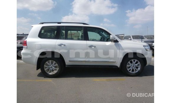Buy Import Toyota Land Cruiser White Car in Import - Dubai in Region of Bouenza Buy Import Toyota Land Cruiser White Car in Import - Dubai in Region of Bouenza