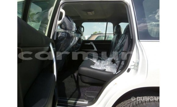Buy Import Toyota Land Cruiser White Car in Import - Dubai in Region of Bouenza Buy Import Toyota Land Cruiser White Car in Import - Dubai in Region of Bouenza