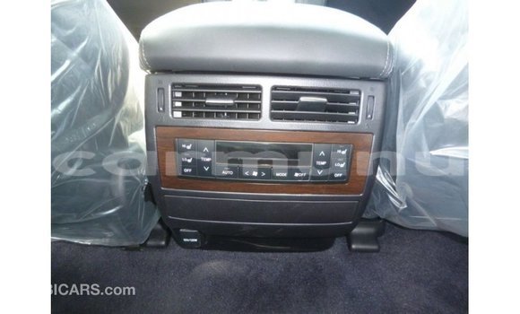Buy Import Toyota Land Cruiser White Car in Import - Dubai in Region of Bouenza Buy Import Toyota Land Cruiser White Car in Import - Dubai in Region of Bouenza