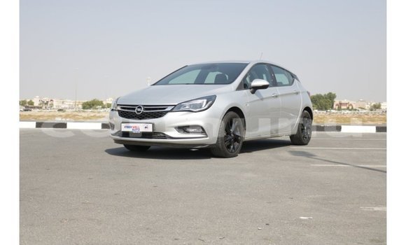 Acheter Import Voiture Opel Astra Blanc à Import - Dubai, Région de la Bouenza
