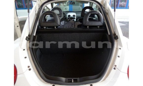 Buy Import Volkswagen Beetle White Car in Import - Dubai in Region of Bouenza Buy Import Volkswagen Beetle White Car in Import - Dubai in Region of Bouenza