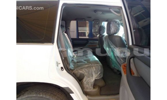Buy Import Toyota Land Cruiser White Car in Import - Dubai in Region of Bouenza Buy Import Toyota Land Cruiser White Car in Import - Dubai in Region of Bouenza