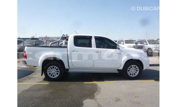 Acheter Import Voiture Toyota Hilux Blanc à Import - Dubai, Région de la Bouenza Acheter Import Voiture Toyota Hilux Blanc à Import - Dubai, Région de la Bouenza