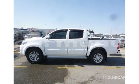 Acheter Import Voiture Toyota Hilux Blanc à Import - Dubai, Région de la Bouenza Acheter Import Voiture Toyota Hilux Blanc à Import - Dubai, Région de la Bouenza
