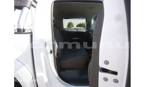 Acheter Import Voiture Toyota Hilux Blanc à Import - Dubai, Région de la Bouenza Acheter Import Voiture Toyota Hilux Blanc à Import - Dubai, Région de la Bouenza