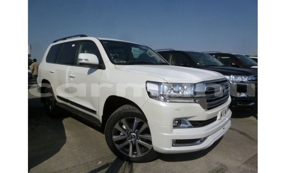Acheter Import Voiture Toyota Land Cruiser Blanc à Import - Dubai, Région de la Bouenza Acheter Import Voiture Toyota Land Cruiser Blanc à Import - Dubai, Région de la Bouenza
