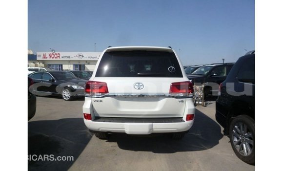 Acheter Import Voiture Toyota Land Cruiser Blanc à Import - Dubai, Région de la Bouenza Acheter Import Voiture Toyota Land Cruiser Blanc à Import - Dubai, Région de la Bouenza