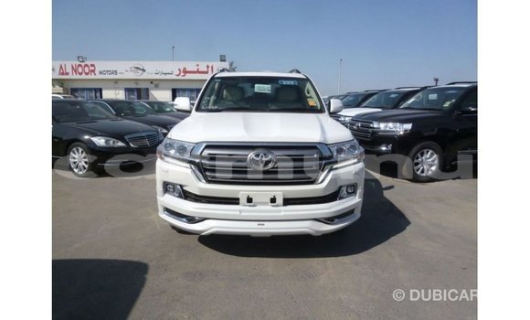 Acheter Import Voiture Toyota Land Cruiser Blanc à Import - Dubai, Région de la Bouenza Acheter Import Voiture Toyota Land Cruiser Blanc à Import - Dubai, Région de la Bouenza