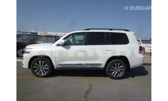 Acheter Import Voiture Toyota Land Cruiser Blanc à Import - Dubai, Région de la Bouenza Acheter Import Voiture Toyota Land Cruiser Blanc à Import - Dubai, Région de la Bouenza
