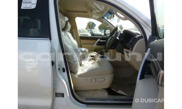 Acheter Import Voiture Toyota Land Cruiser Blanc à Import - Dubai, Région de la Bouenza Acheter Import Voiture Toyota Land Cruiser Blanc à Import - Dubai, Région de la Bouenza