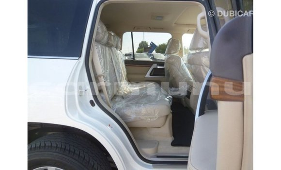 Acheter Import Voiture Toyota Land Cruiser Blanc à Import - Dubai, Région de la Bouenza Acheter Import Voiture Toyota Land Cruiser Blanc à Import - Dubai, Région de la Bouenza