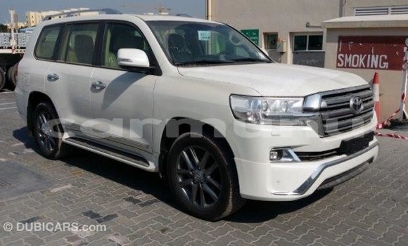 Acheter Import Voiture Toyota Land Cruiser Blanc à Import - Dubai, Région de la Bouenza Acheter Import Voiture Toyota Land Cruiser Blanc à Import - Dubai, Région de la Bouenza