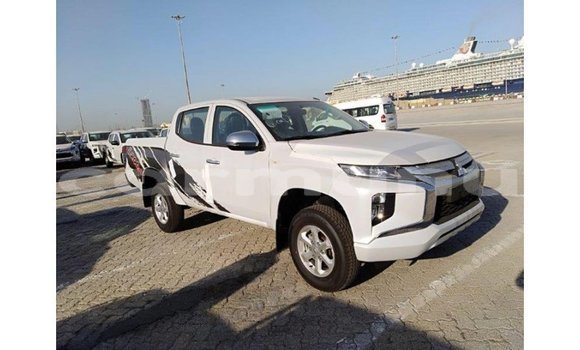 Acheter Import Voiture Mitsubishi L200 Blanc à Import - Dubai, Région de la Bouenza Acheter Import Voiture Mitsubishi L200 Blanc à Import - Dubai, Région de la Bouenza