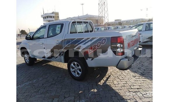 Acheter Import Voiture Mitsubishi L200 Blanc à Import - Dubai, Région de la Bouenza Acheter Import Voiture Mitsubishi L200 Blanc à Import - Dubai, Région de la Bouenza