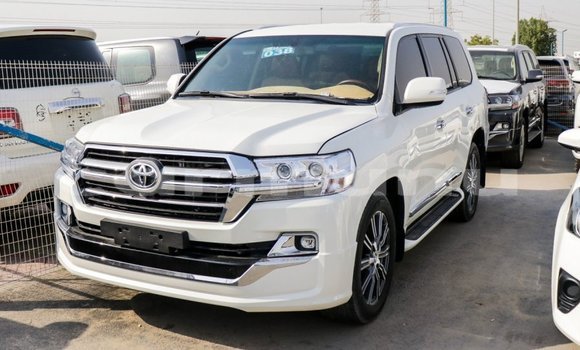 Buy Import Toyota Land Cruiser White Car in Import - Dubai in Region of Bouenza Buy Import Toyota Land Cruiser White Car in Import - Dubai in Region of Bouenza