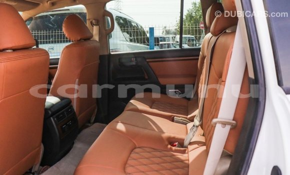 Buy Import Toyota Land Cruiser White Car in Import - Dubai in Region of Bouenza Buy Import Toyota Land Cruiser White Car in Import - Dubai in Region of Bouenza