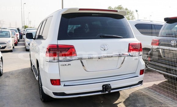 Buy Import Toyota Land Cruiser White Car in Import - Dubai in Region of Bouenza Buy Import Toyota Land Cruiser White Car in Import - Dubai in Region of Bouenza