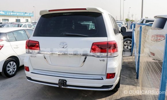 Buy Import Toyota Land Cruiser White Car in Import - Dubai in Region of Bouenza Buy Import Toyota Land Cruiser White Car in Import - Dubai in Region of Bouenza