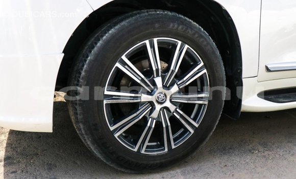Buy Import Toyota Land Cruiser White Car in Import - Dubai in Region of Bouenza Buy Import Toyota Land Cruiser White Car in Import - Dubai in Region of Bouenza