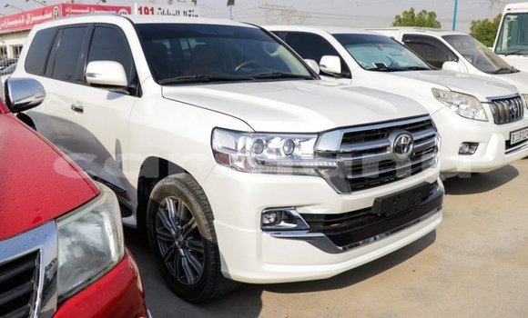 Buy Import Toyota Land Cruiser White Car in Import - Dubai in Region of Bouenza Buy Import Toyota Land Cruiser White Car in Import - Dubai in Region of Bouenza