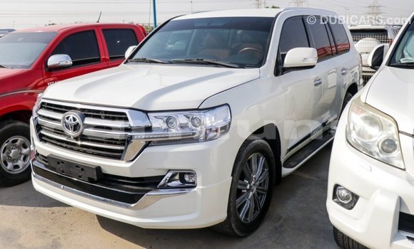 Buy Import Toyota Land Cruiser White Car in Import - Dubai in Region of Bouenza Buy Import Toyota Land Cruiser White Car in Import - Dubai in Region of Bouenza