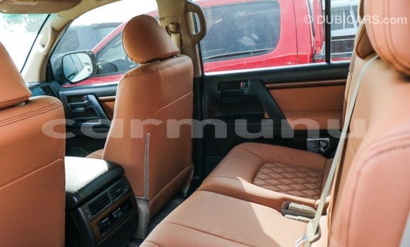 Buy Import Toyota Land Cruiser White Car in Import - Dubai in Region of Bouenza Buy Import Toyota Land Cruiser White Car in Import - Dubai in Region of Bouenza