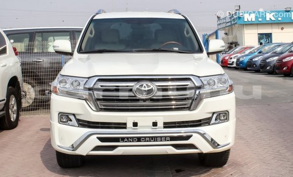 Buy Import Toyota Land Cruiser White Car in Import - Dubai in Region of Bouenza Buy Import Toyota Land Cruiser White Car in Import - Dubai in Region of Bouenza