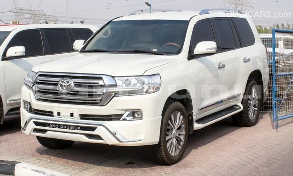 Buy Import Toyota Land Cruiser White Car in Import - Dubai in Region of Bouenza Buy Import Toyota Land Cruiser White Car in Import - Dubai in Region of Bouenza