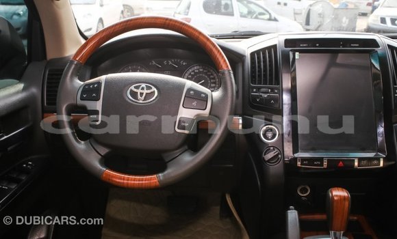 Buy Import Toyota Land Cruiser White Car in Import - Dubai in Region of Bouenza Buy Import Toyota Land Cruiser White Car in Import - Dubai in Region of Bouenza