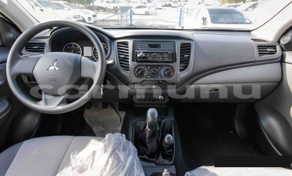Acheter Import Voiture Mitsubishi L200 Blanc à Import - Dubai, Région de la Bouenza Acheter Import Voiture Mitsubishi L200 Blanc à Import - Dubai, Région de la Bouenza